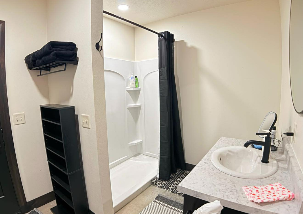 Bathroom photo: modern finishes and stand up shower.