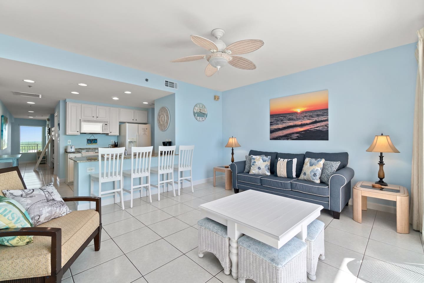 Beautiful living and dining, comfortable sleeper sofa