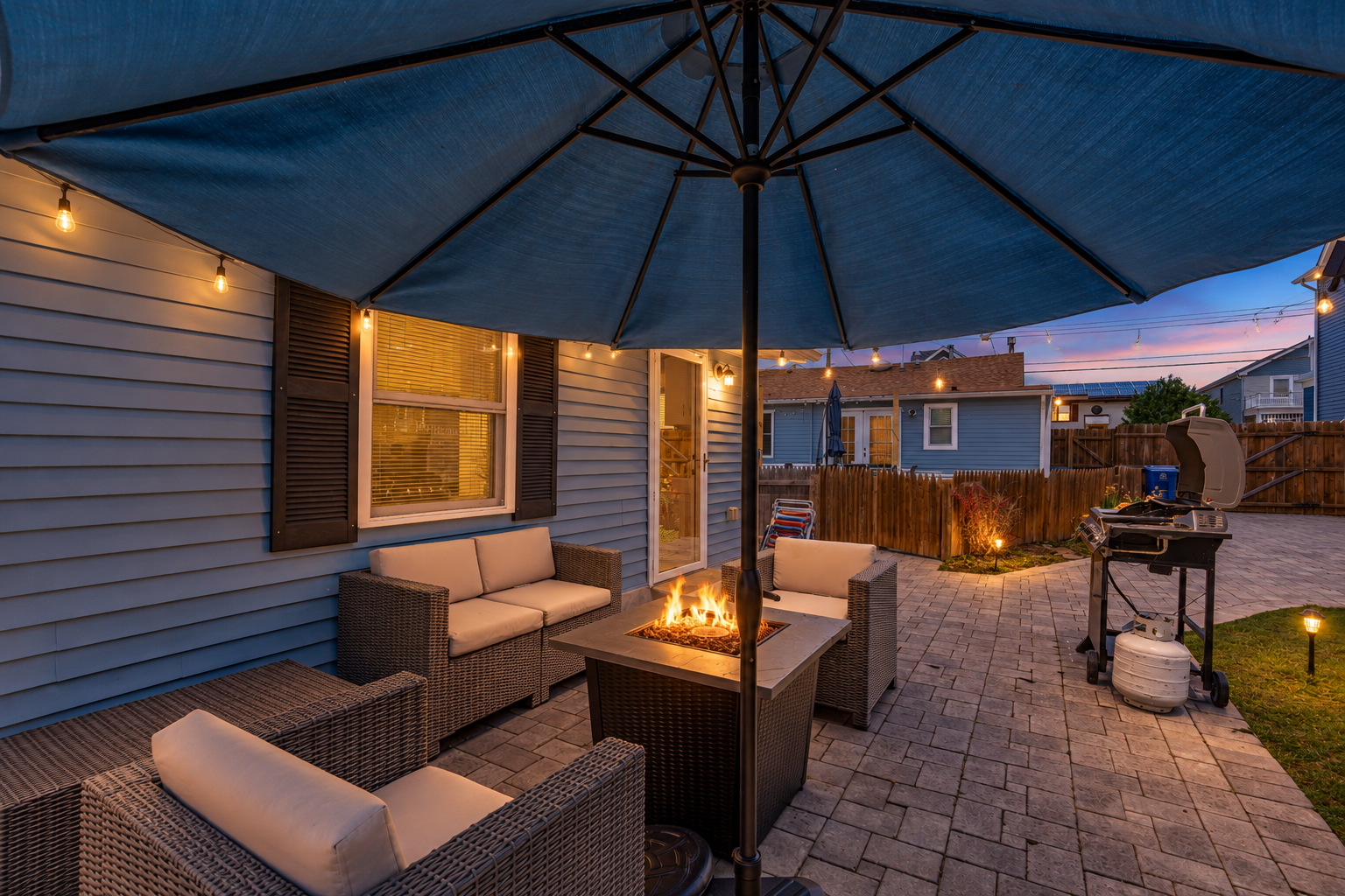 Belmar Beach Bungalow · 3.5 Blocks To Sand · Fire Pit, Grill, 3 Beach Badges - New Jersey