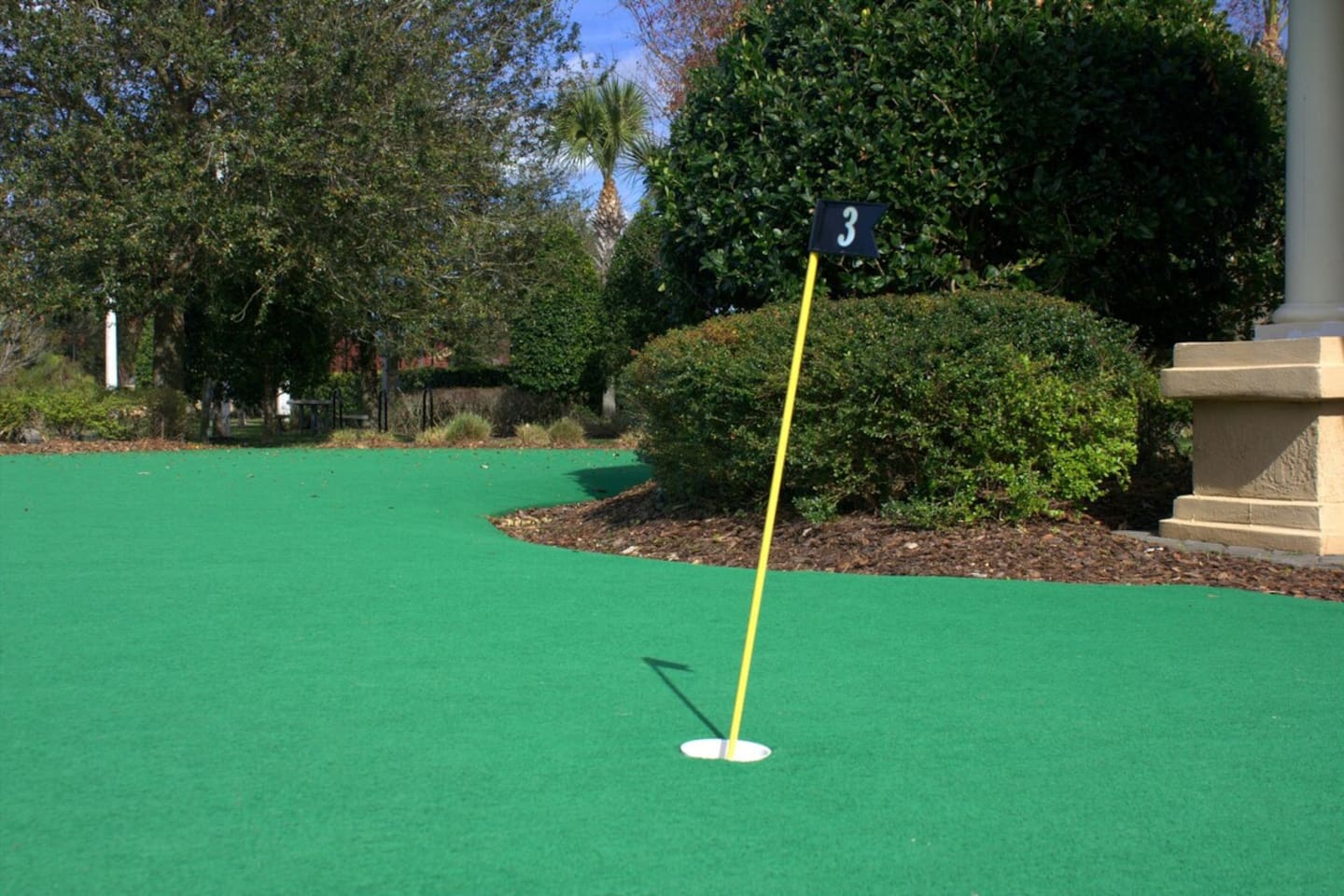 Putting green with a numbered flag for practice.

