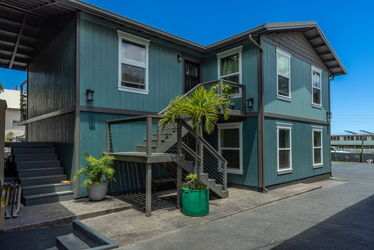 Adorable Stand Alone Duplex in a Cute Local Town