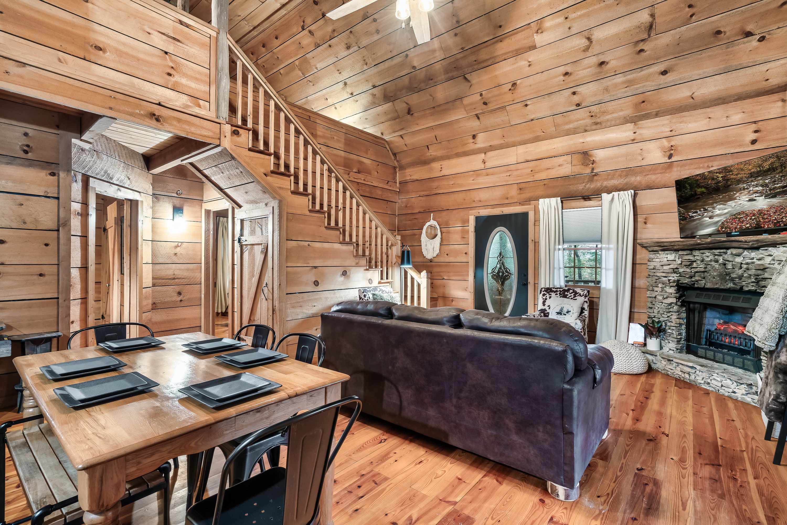 Open floor plan perfect for hanging out together