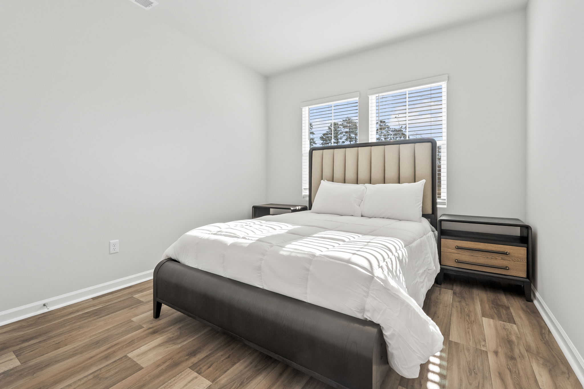 Downstairs bedroom with Queen Bed