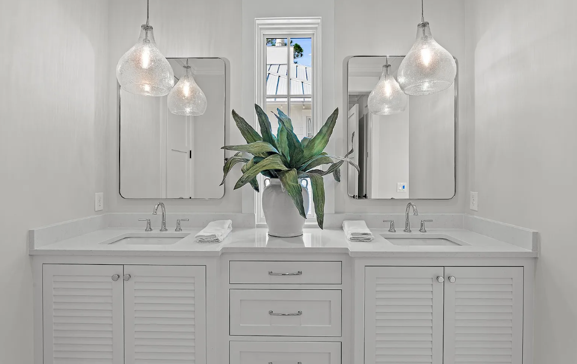 Full Bathroom (3rd Bedroom)