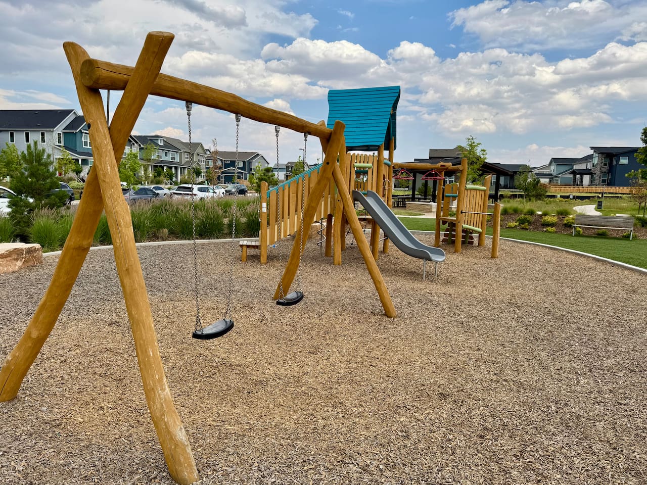 Community park (Honeysuckle Park) just a minute away with playground, open space, picnic tables, and barbecues.