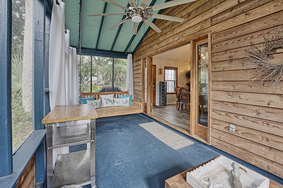 25 21st Avenue | Seas the Day | Screened Porch | IOP Escapes