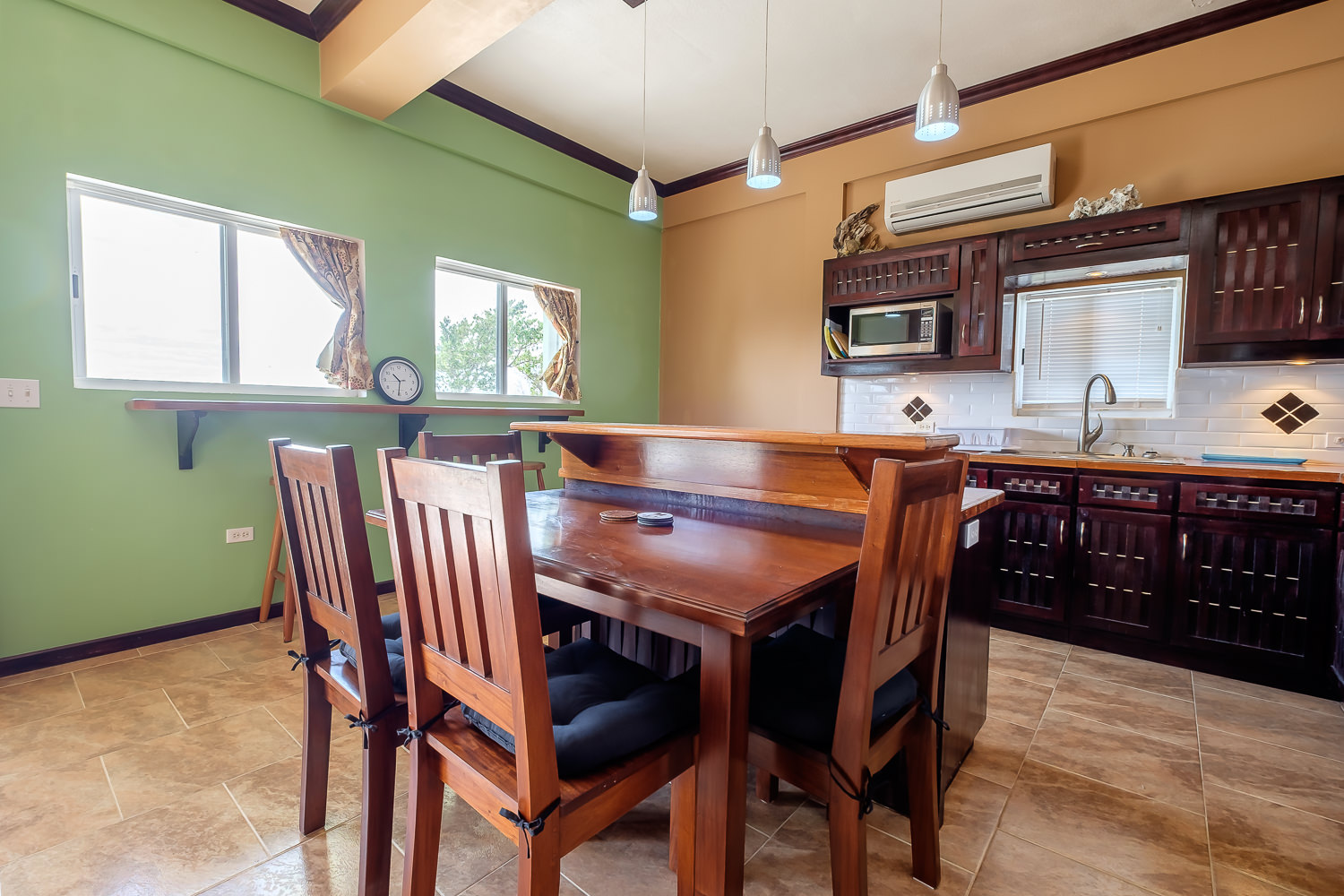 Casa Conch | Spacious 2-Level Ocean Retreat 6