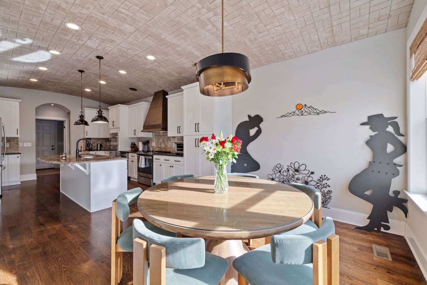 Fully equipped Kitchen with cookware, dishes, flatware, and all utensils for a complete chef experience.