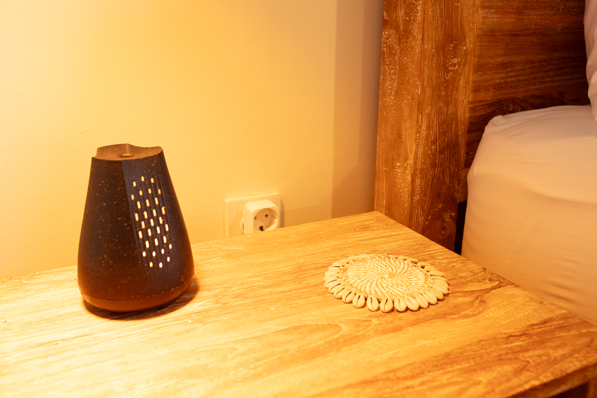 Unwind before bed with the gentle scent of lemongrass, lavender, or ylang-ylang essential oils, a soothing touch for a peaceful night’s sleep.