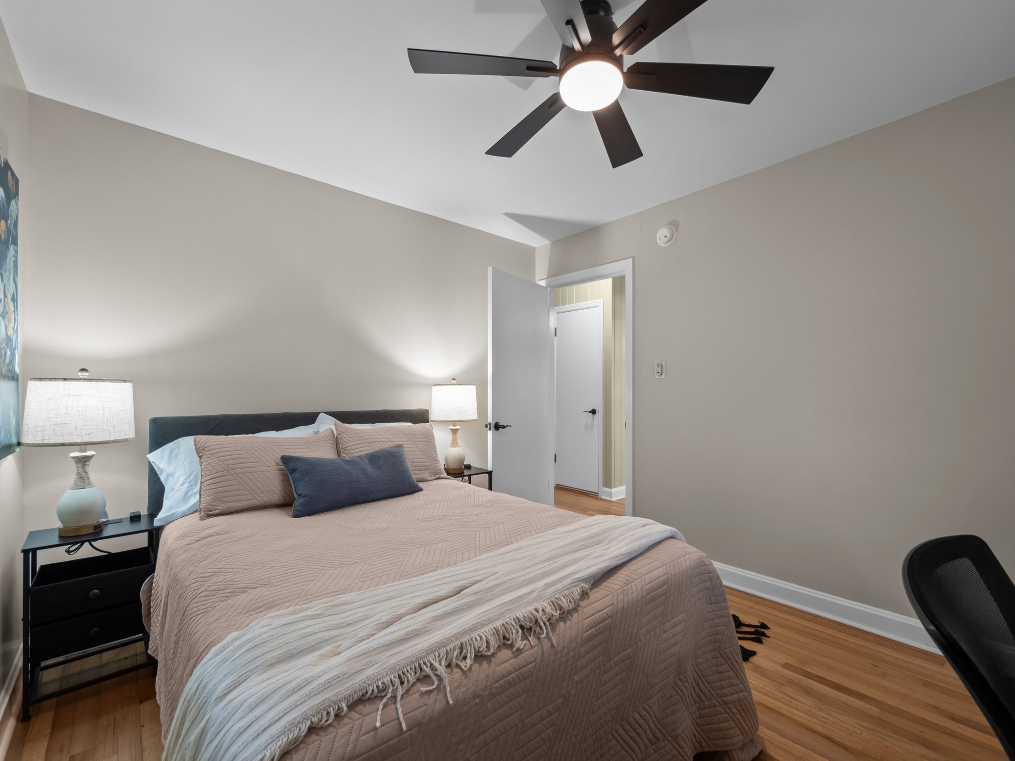 Full size bed in 2nd bedroom