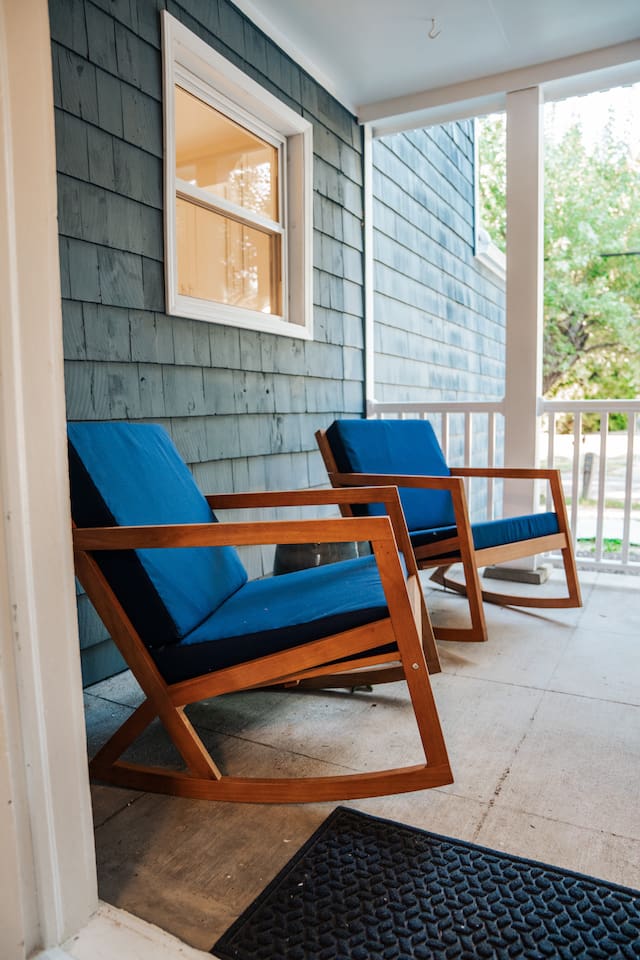 Outdoor space seating 2 people