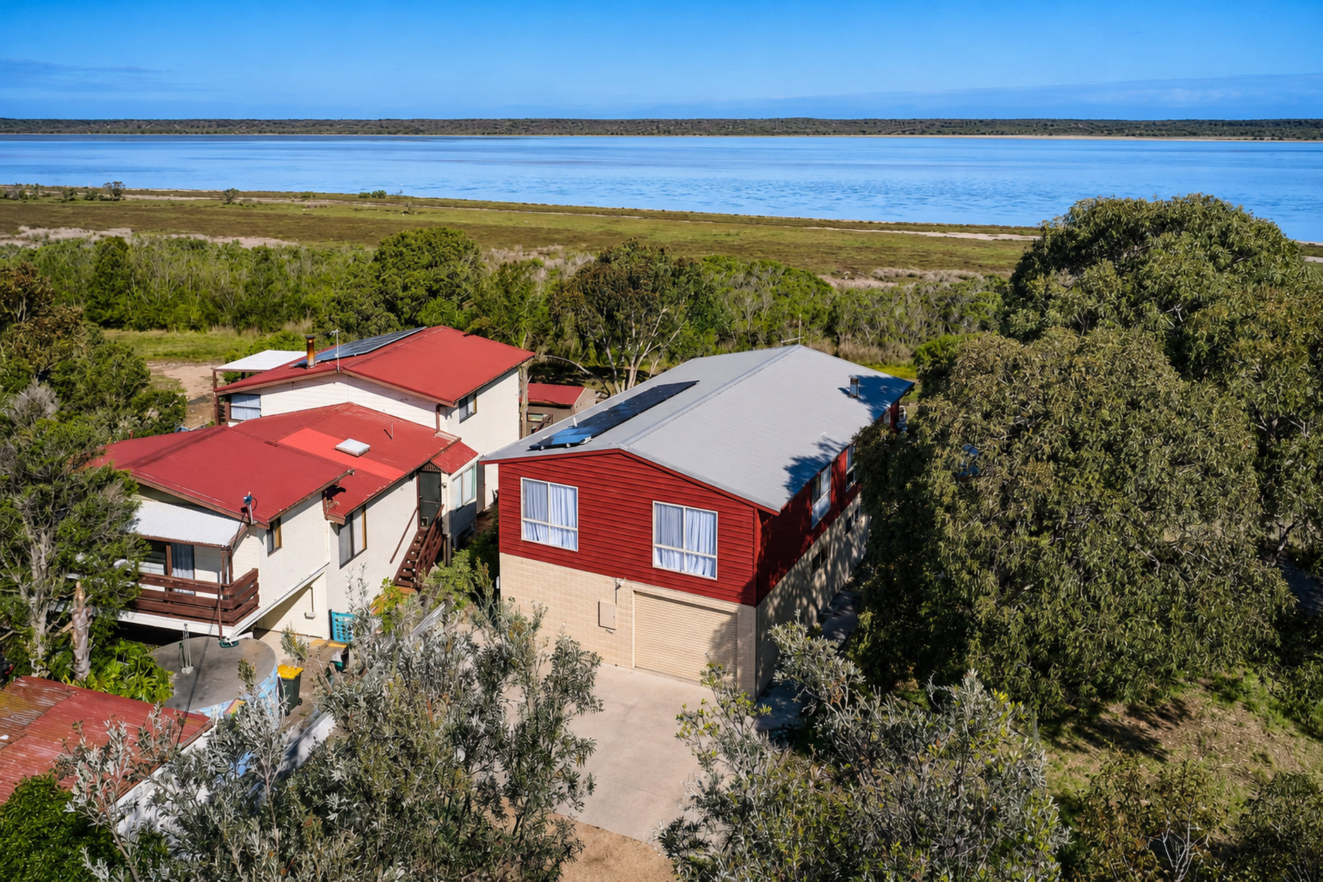 Carlenes Getaway | Lake Views, Beach & Games Hub holiday home in Lochsport