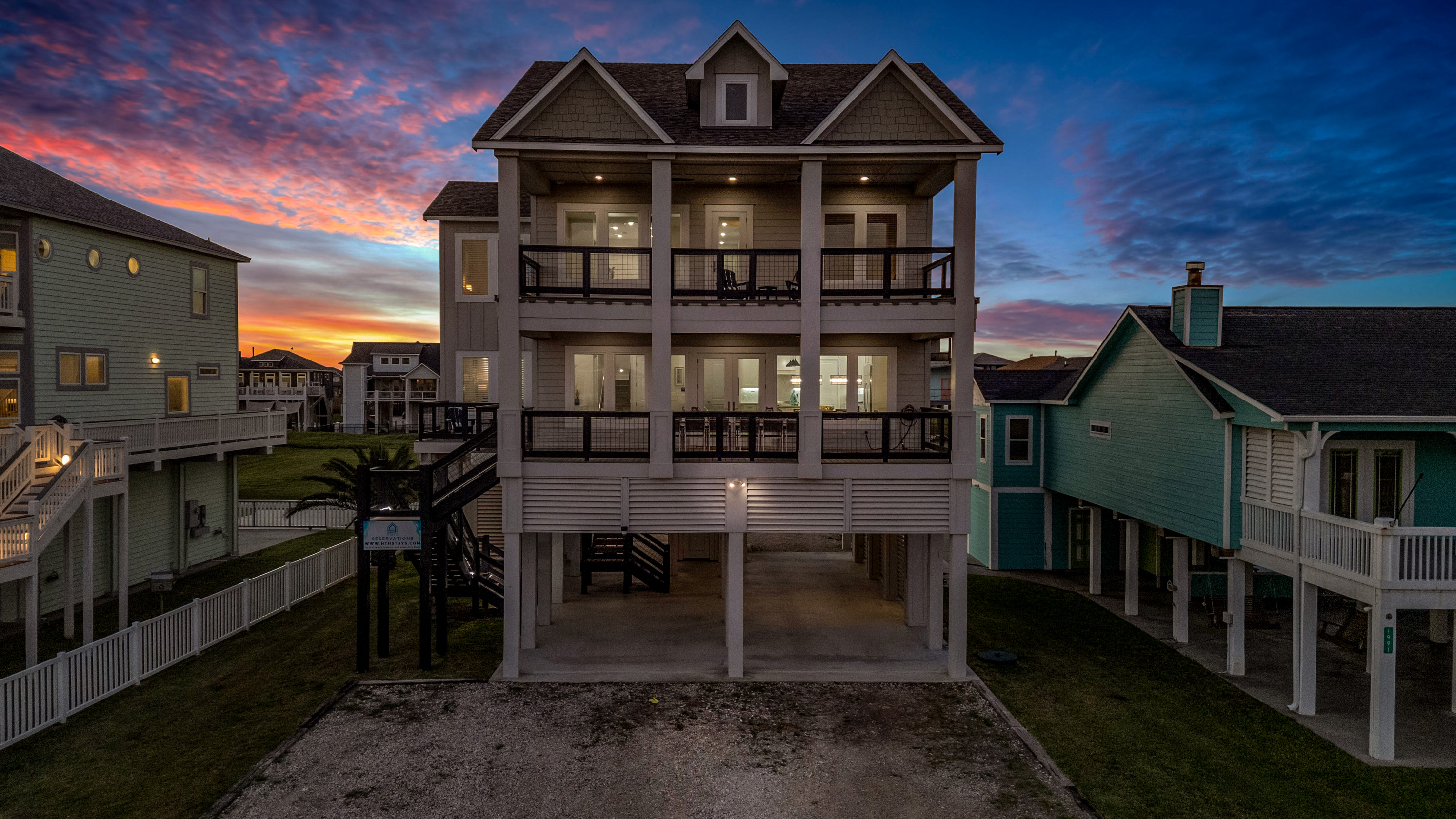 Costa Cristal Exterior: Marvel at the property’s striking exterior, where modern design meets timeless elegance. Spacious terraces, stylish facades, and thoughtful landscaping create a grand welcome.