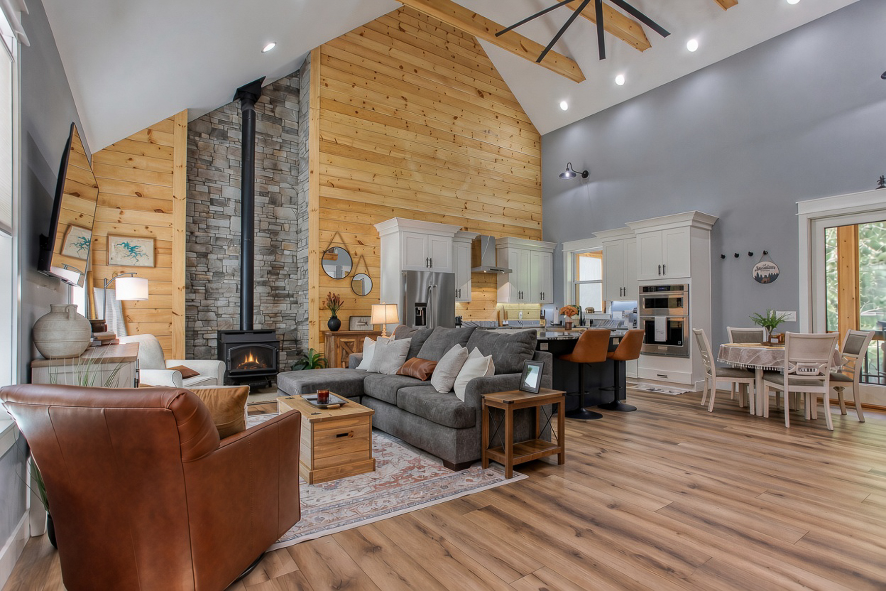 Vaulted ceilings and warm wood accents frame the open living, kitchen, and dining spaces at Robbin’s Nest on Snowbird Creek—perfect for spending time together.