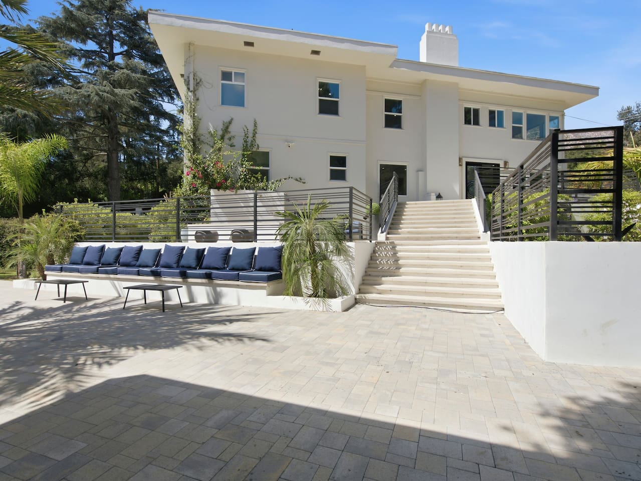 Inviting view of the approach to the home, highlighting the entrance and exterior details.