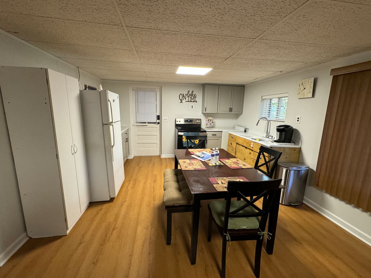 Full Kitchen / Dining Area. 

Coffee maker,  full fridge, plus plenty of storage space. 