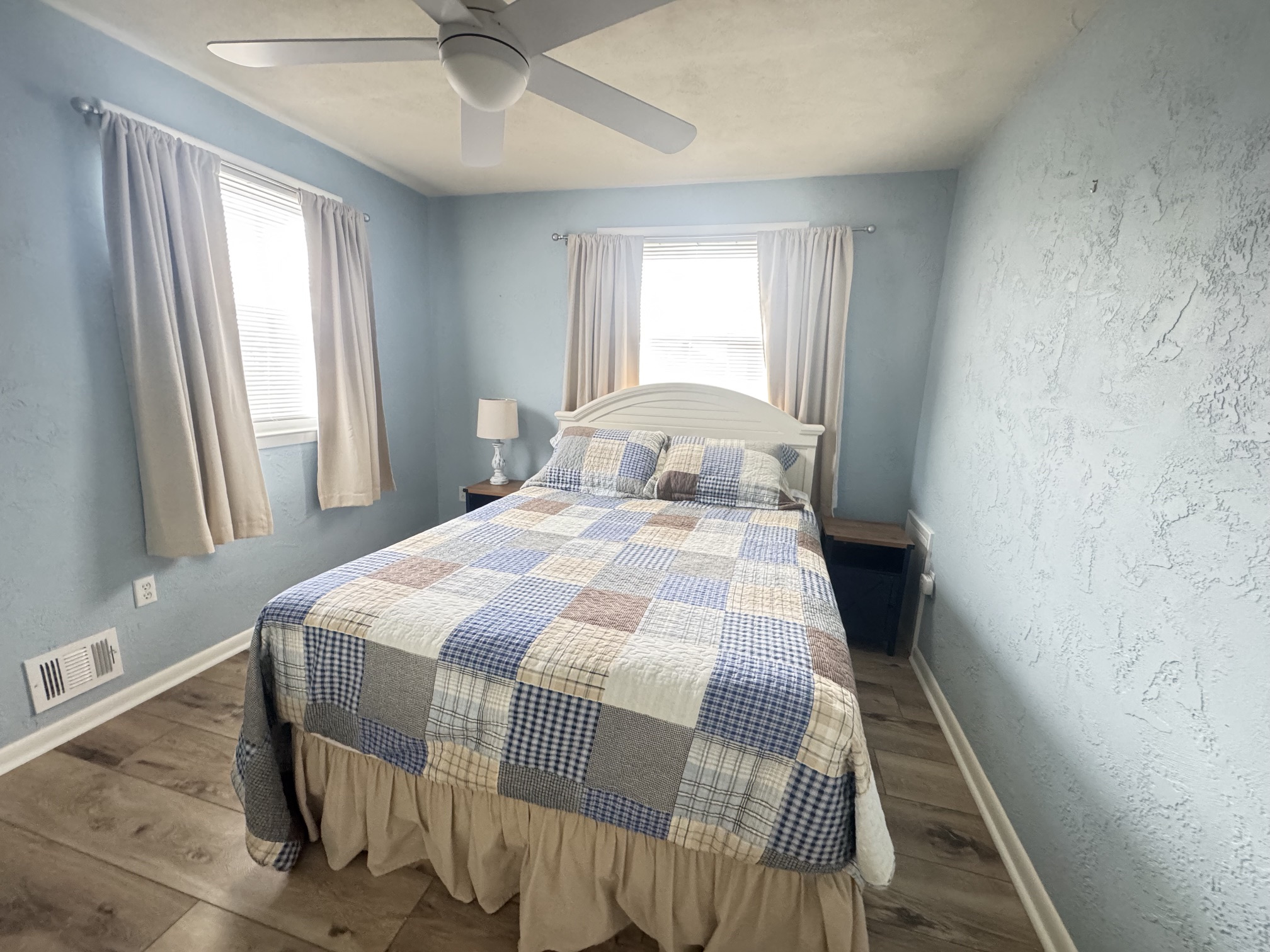 Bedroom_Queen_Bed_Blue