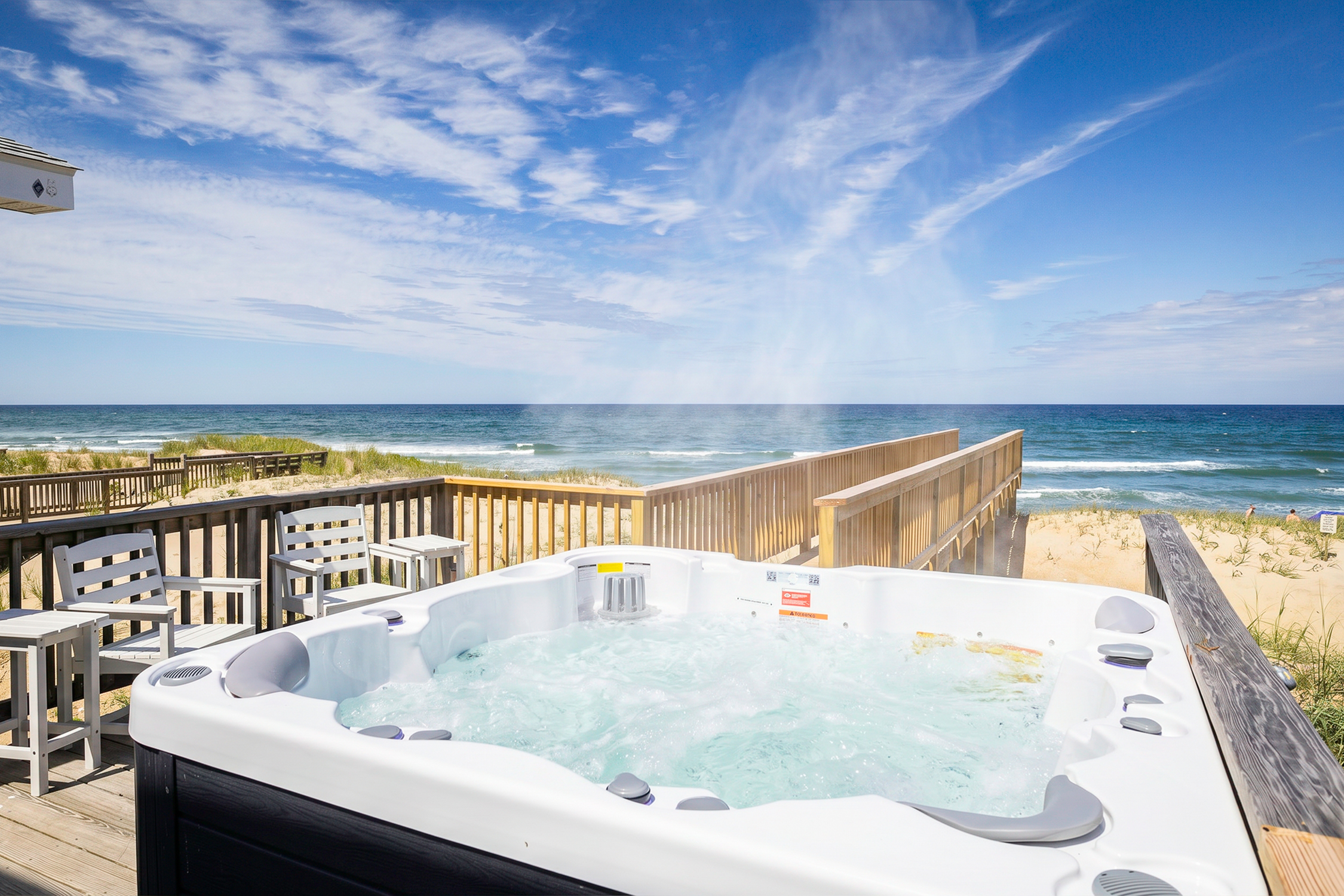 Lower Ocean Deck - Jacuzzi