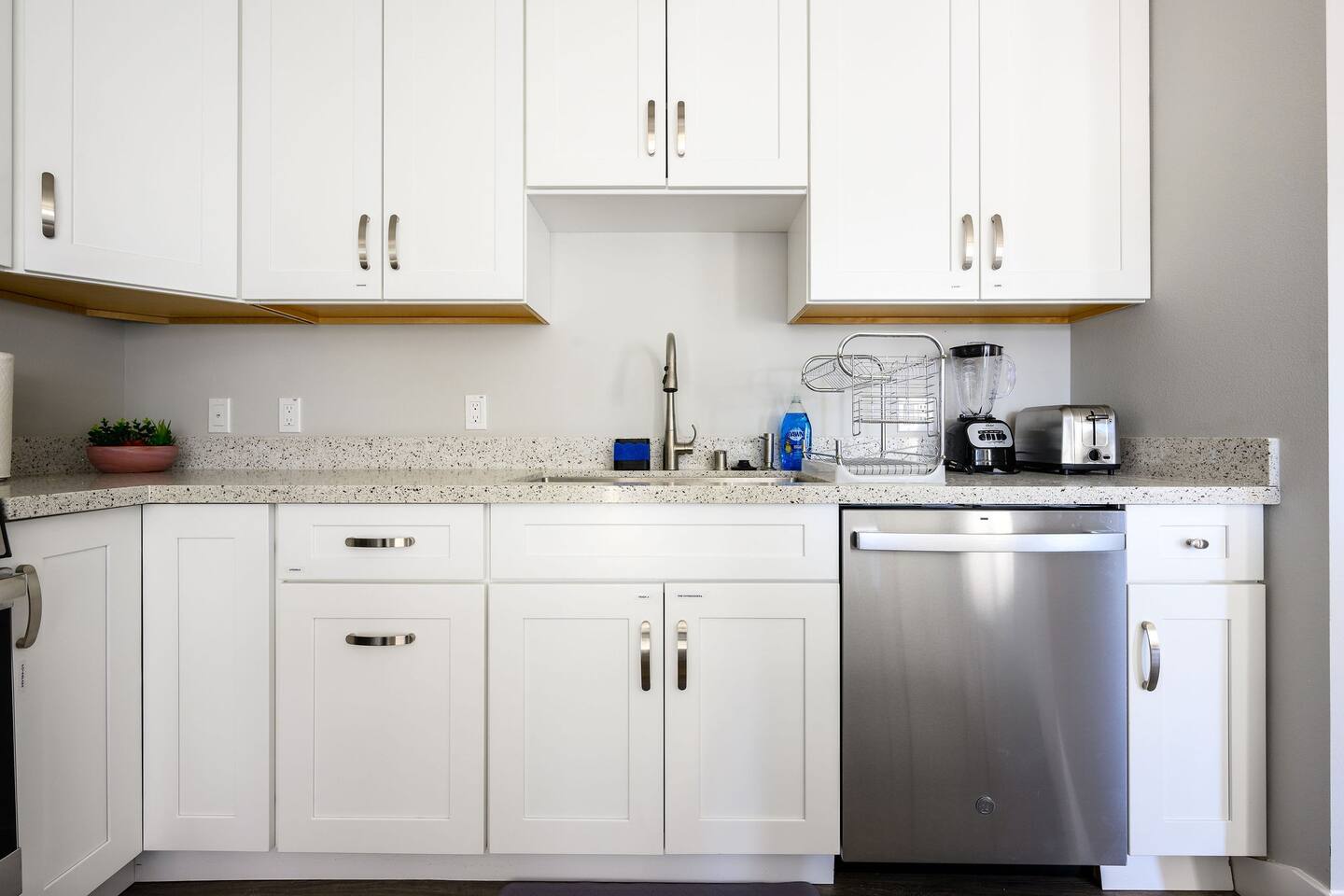 Kitchen faucet 