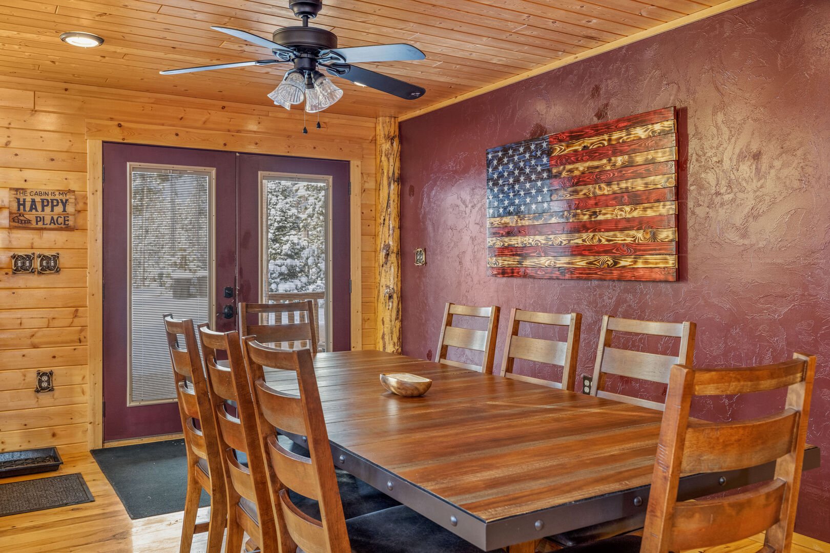 Familiy dinners with seating for 8 at the table and more at the kitchen bar