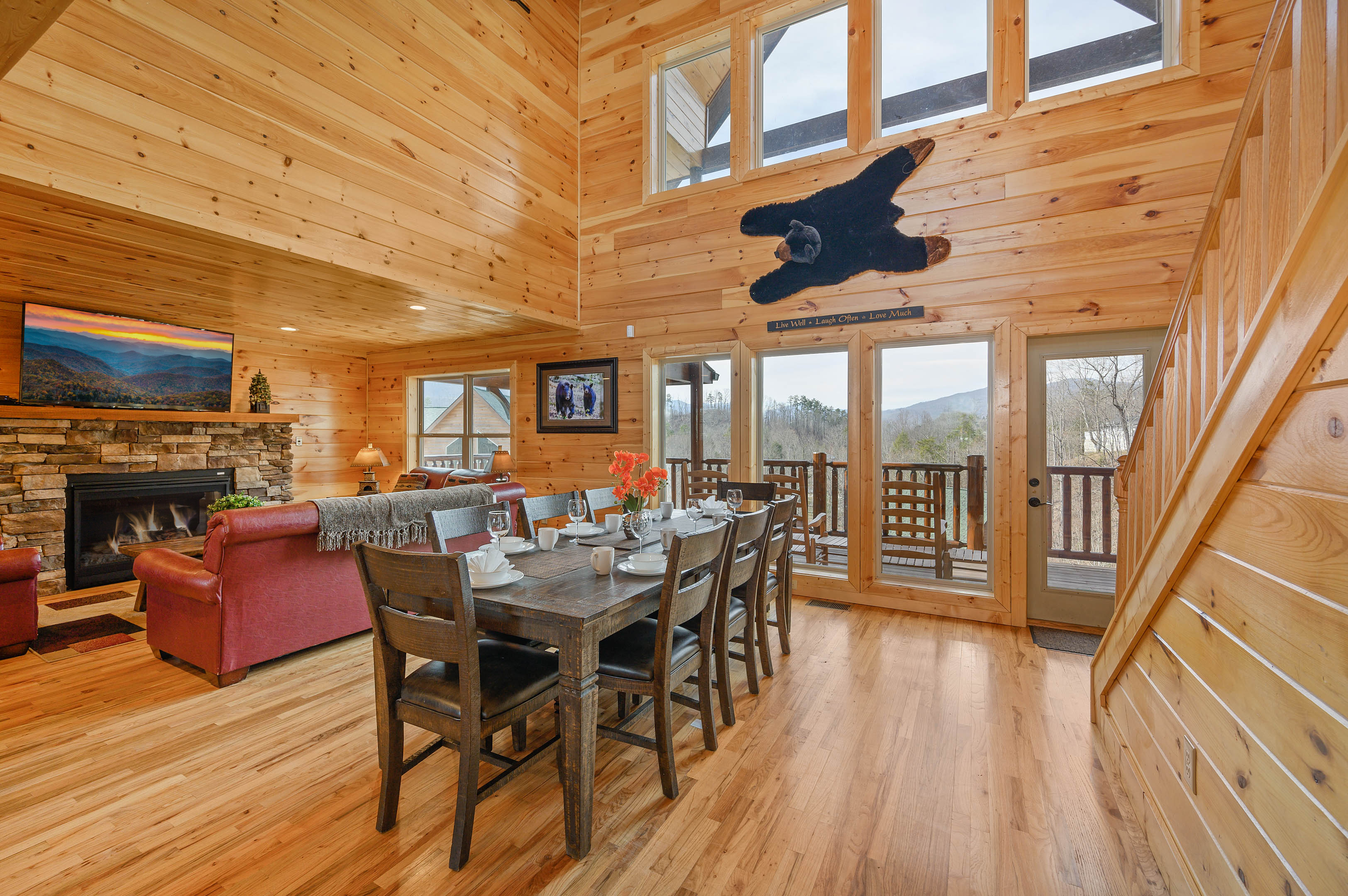 Spacious floor plan, dining room area and remote work station