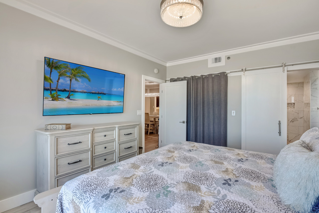 Master Bedroom with en suite bathroom