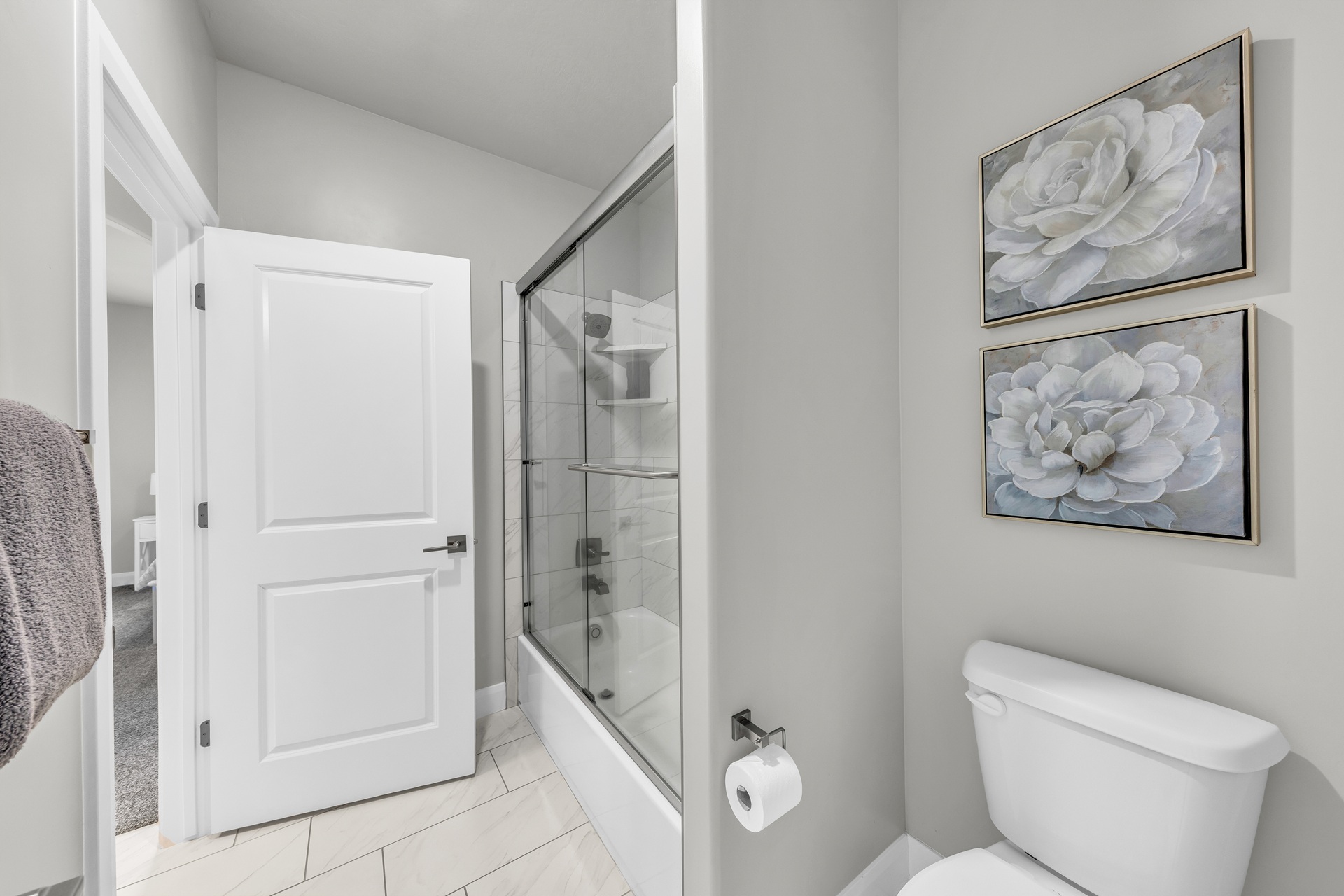 Soft floral bathroom touch