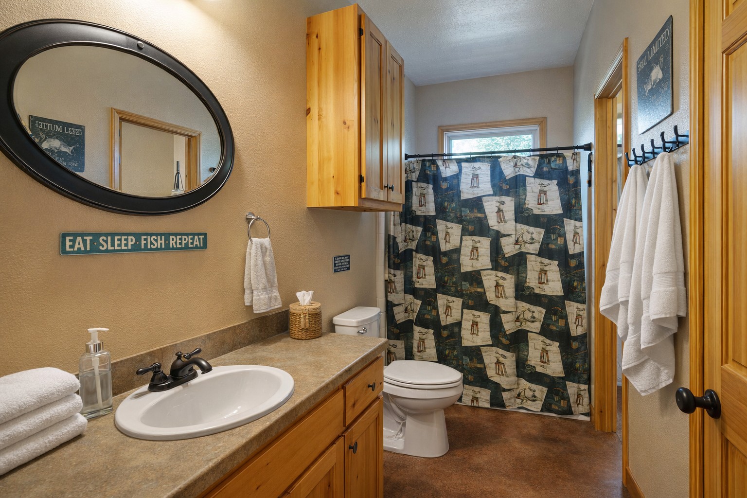 Second full bathroom with tub/shower combo — accessible from bedroom & hall.