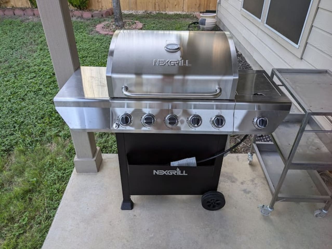 Backyard BBQ gas grill with outdoor tools and prep space, perfect for family cookouts, weekend grilling, and dining al fresco.