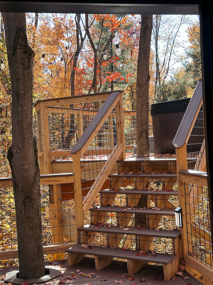 Elevated hot tub deck