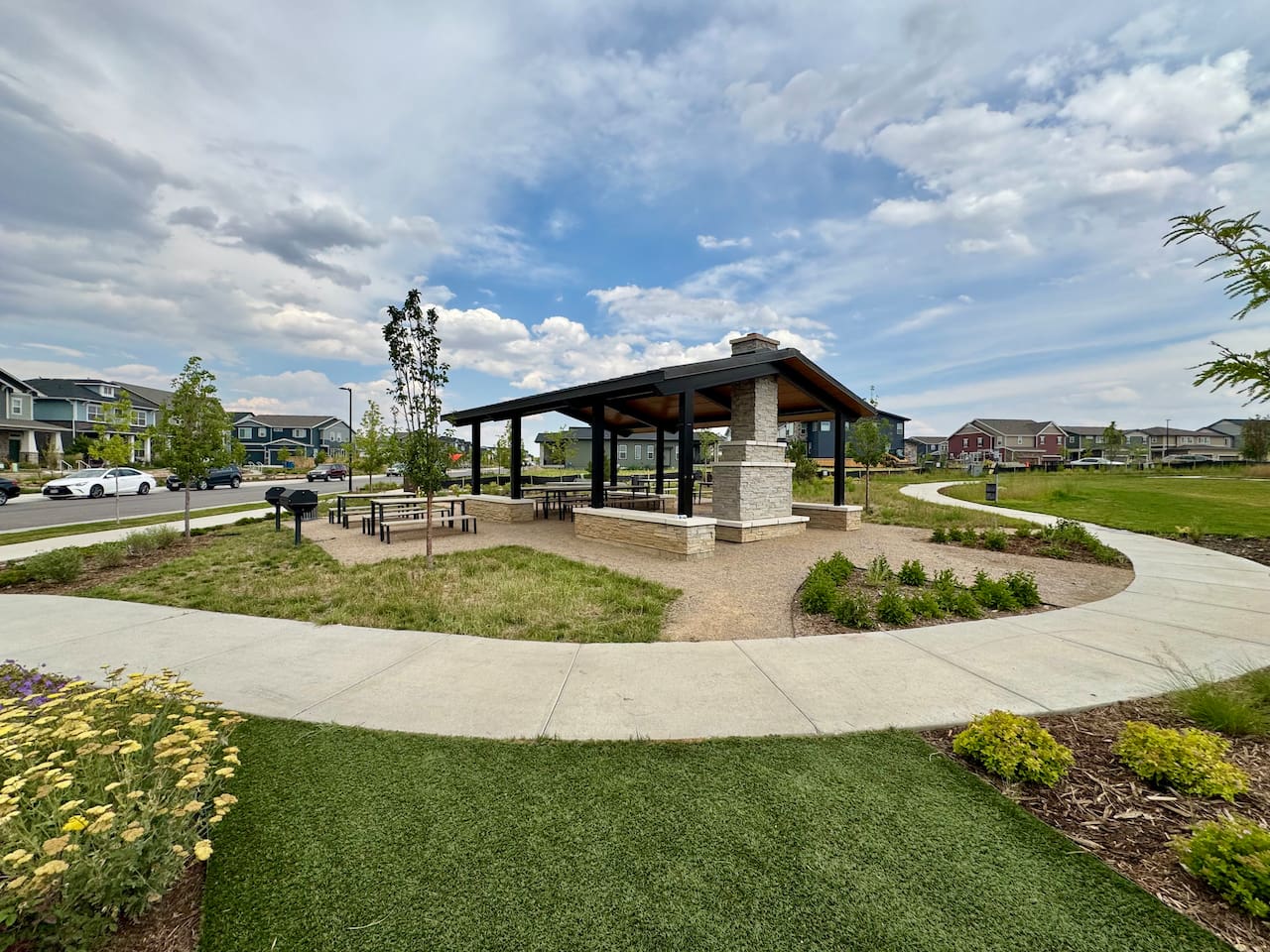 Community park (Honeysuckle Park) just a minute away with playground, open space, picnic tables, and barbecues.
