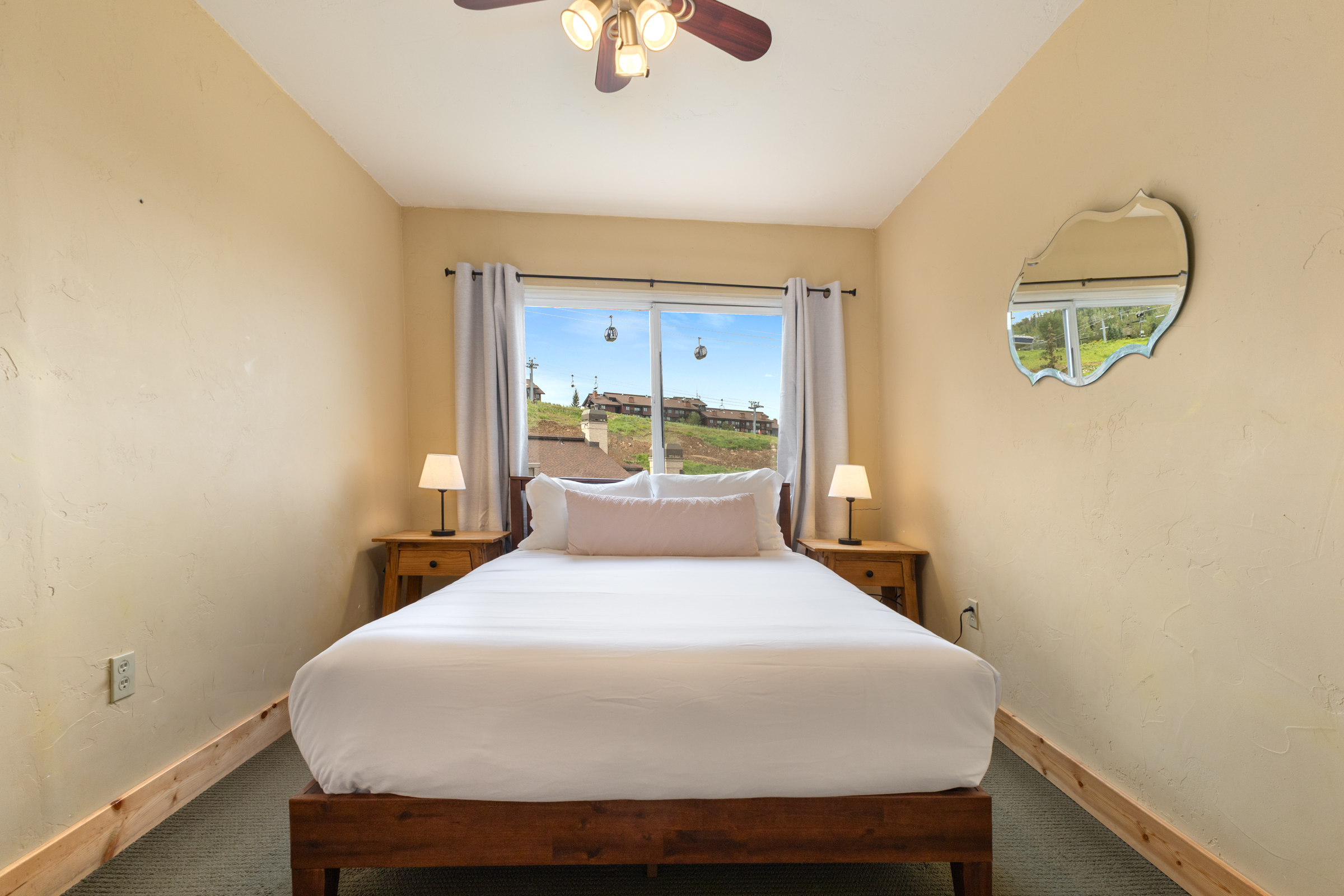 Ensuite Queensize Bedroom | Scenic View