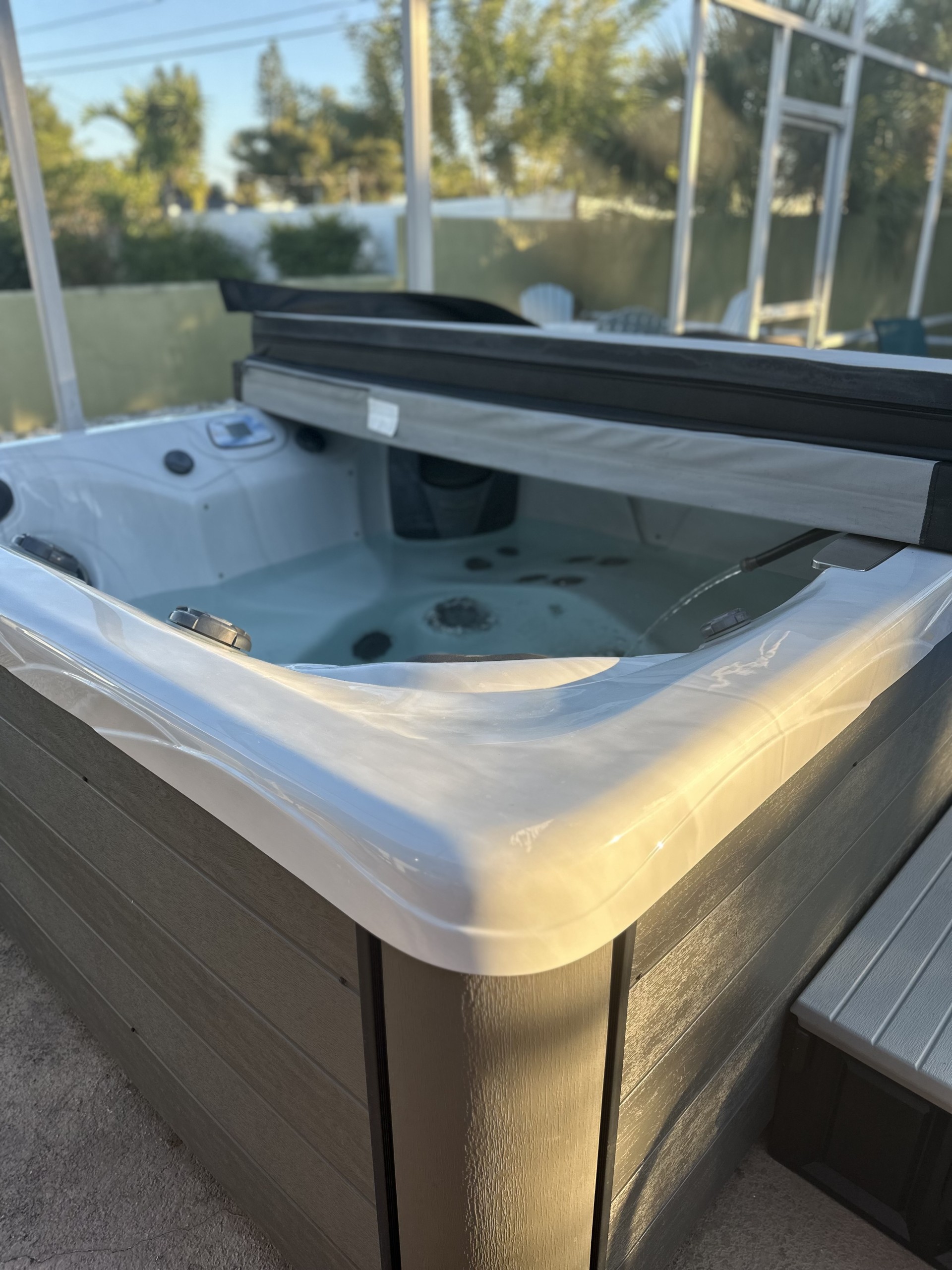 🛁 NEW Luxury 7-Person Hot Tub (year-round)