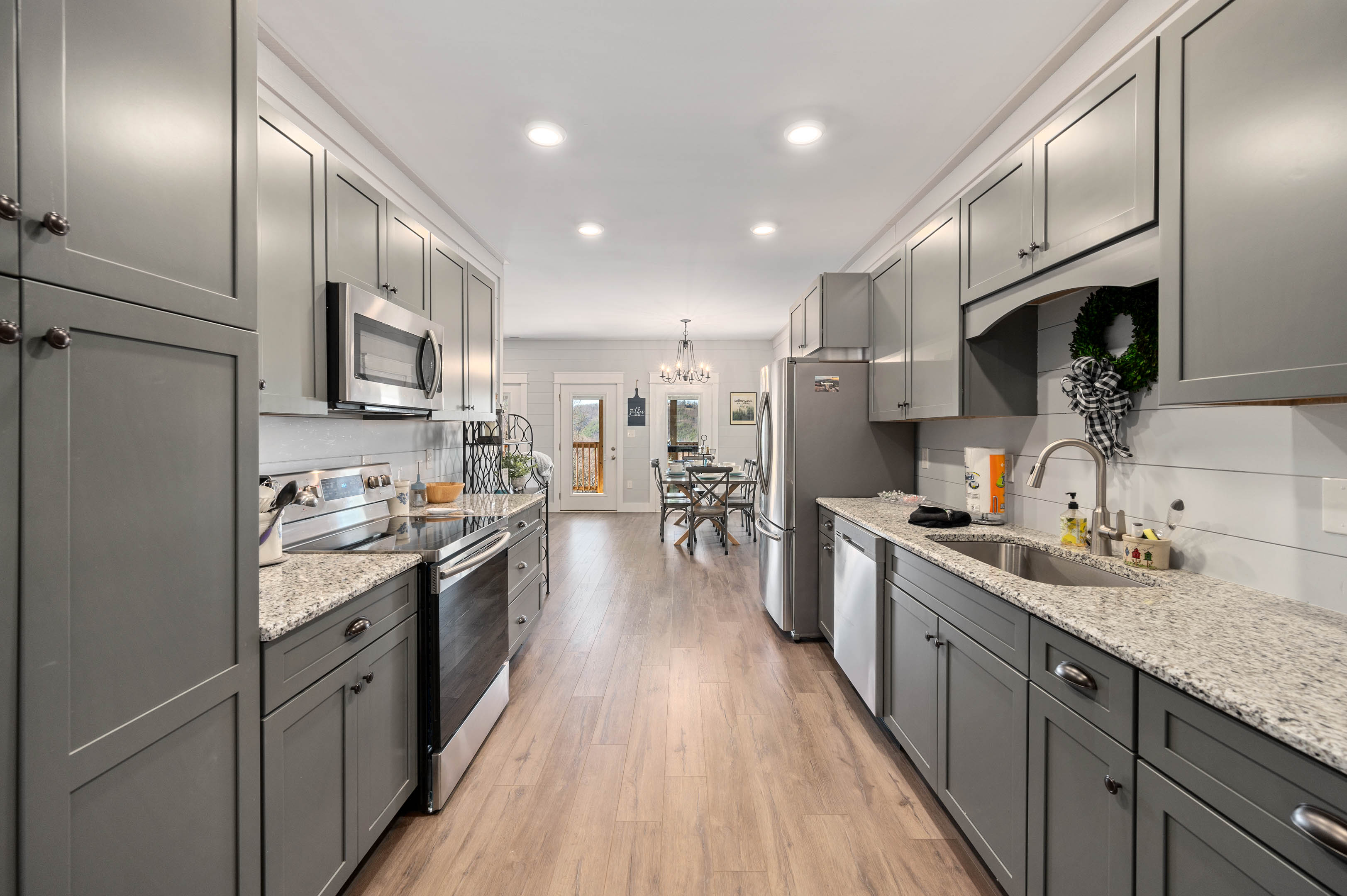 Spacious kitchen!