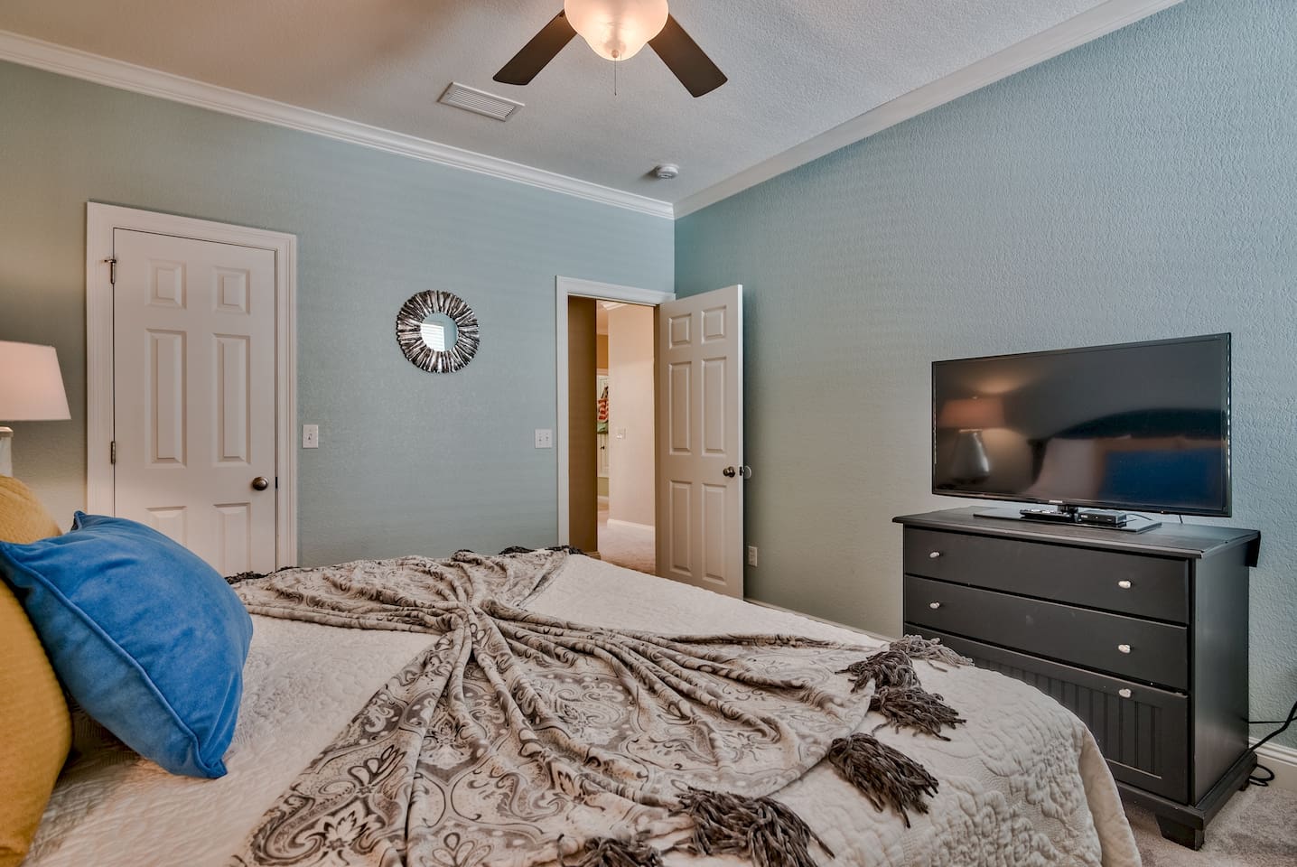 BEDROOM #2- 2ND FLOOR (KING)