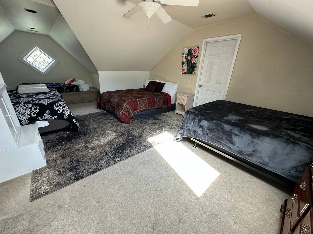 BedRoom 7 (BR7):  2 Queen beds and 2 single beds (sleeps 6 total)