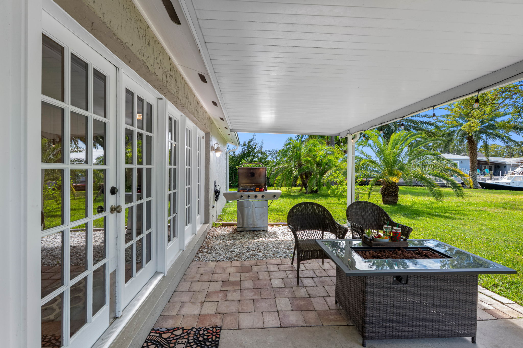 The covered design allows for year-round enjoyment, whether you’re grilling in the afternoon or relaxing by the fire on a cool evening.