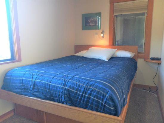 Bedroom: Full-size bed.