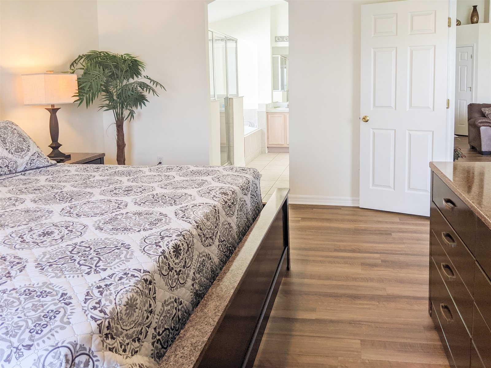 King Bed with private bathroom, TV in all the bedrooms!