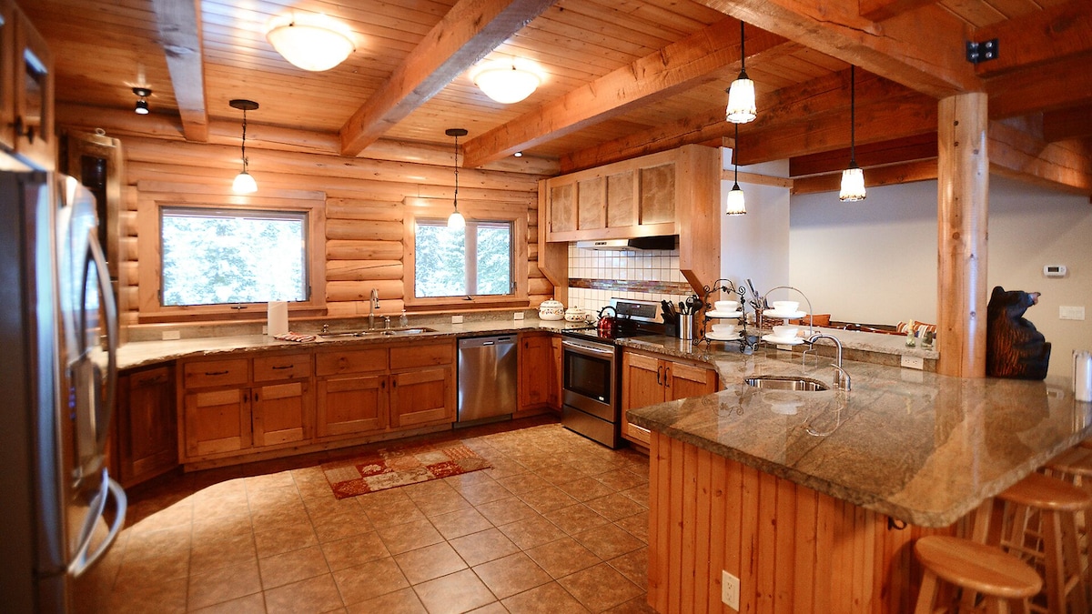 upstairs kitchen fully stocked with granite countertops