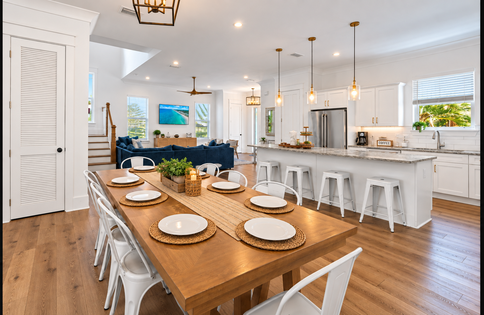 Bright, Spacious Kitchen & Dining Area