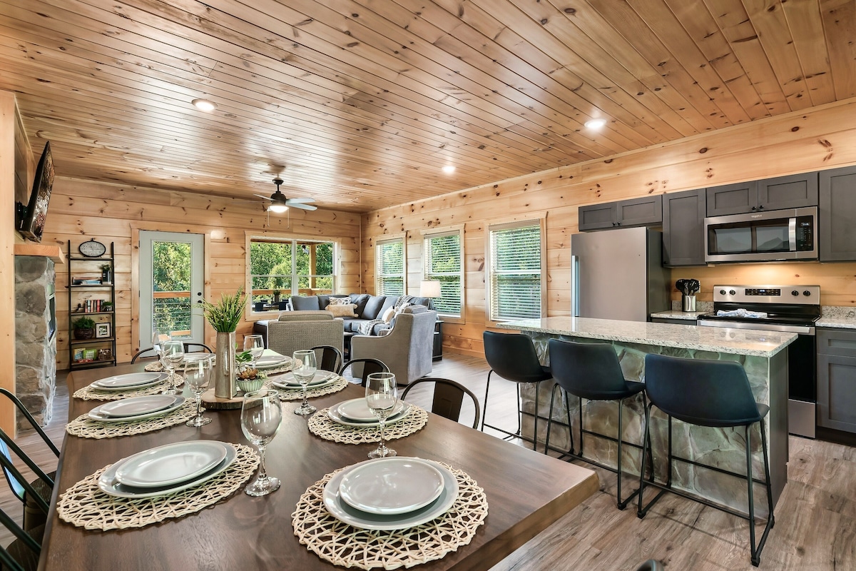 Plenty of space at the dinner table for 8, plus barstools at the island, or head to the dinner table o nthe deck. Barstools at the island also provide additional seating.