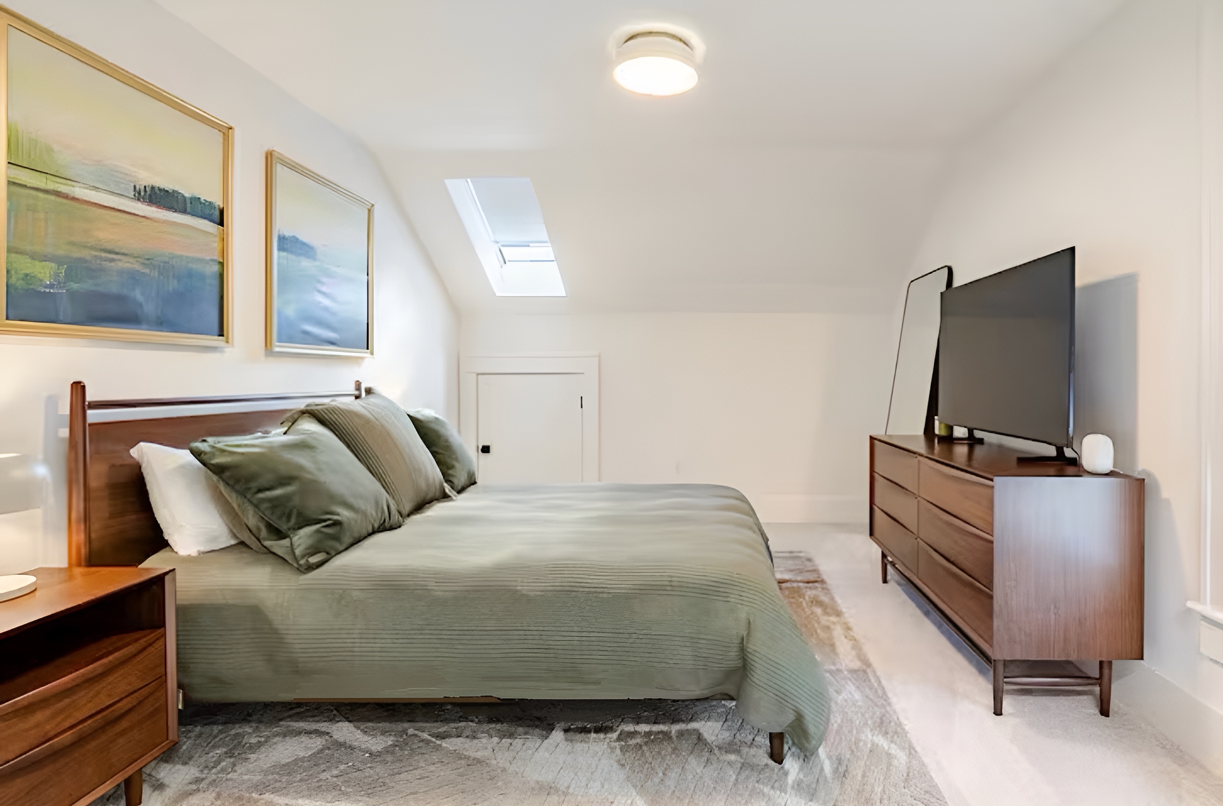 3rd Bedroom (Upstairs)