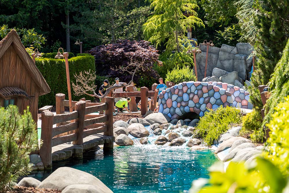 Mini golf nearby!
