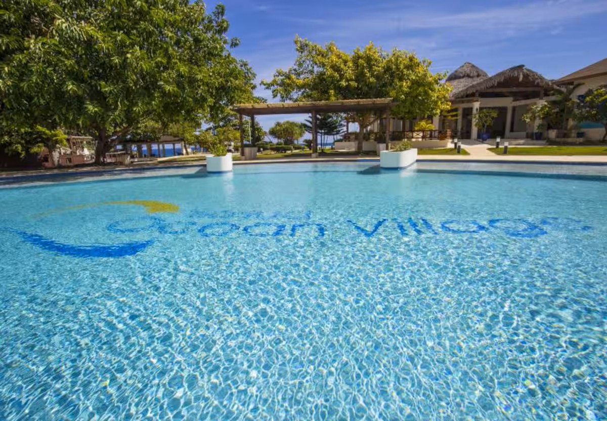 resort pool