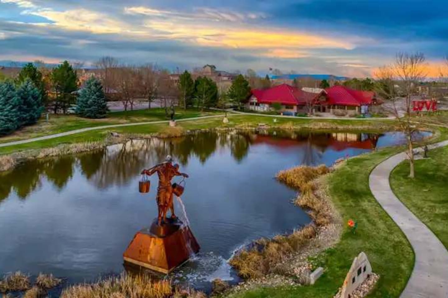The Benson Sculpture Garden is another short 10min drive from our home.  There are beautiful sculptures and statues to take a relaxing and enjoyable stroll around the park and see.  Entering is free!