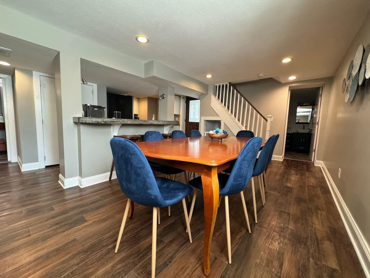Garden Level dining area has seating for 8 at the dining table and 3 barstools at the bar.