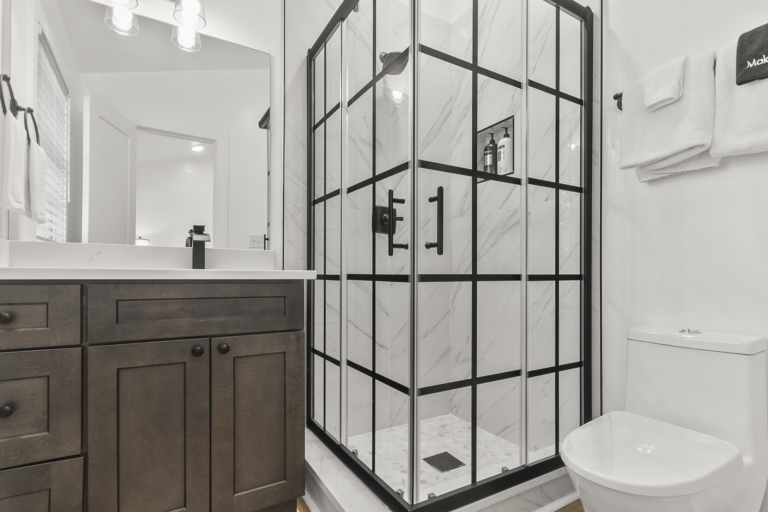 Queen Bathroom 2
