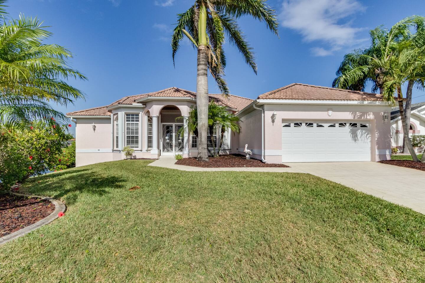 Welcome to Villa Heidi – Your serene retreat surrounded by stunning waterfront views and endless relaxation!