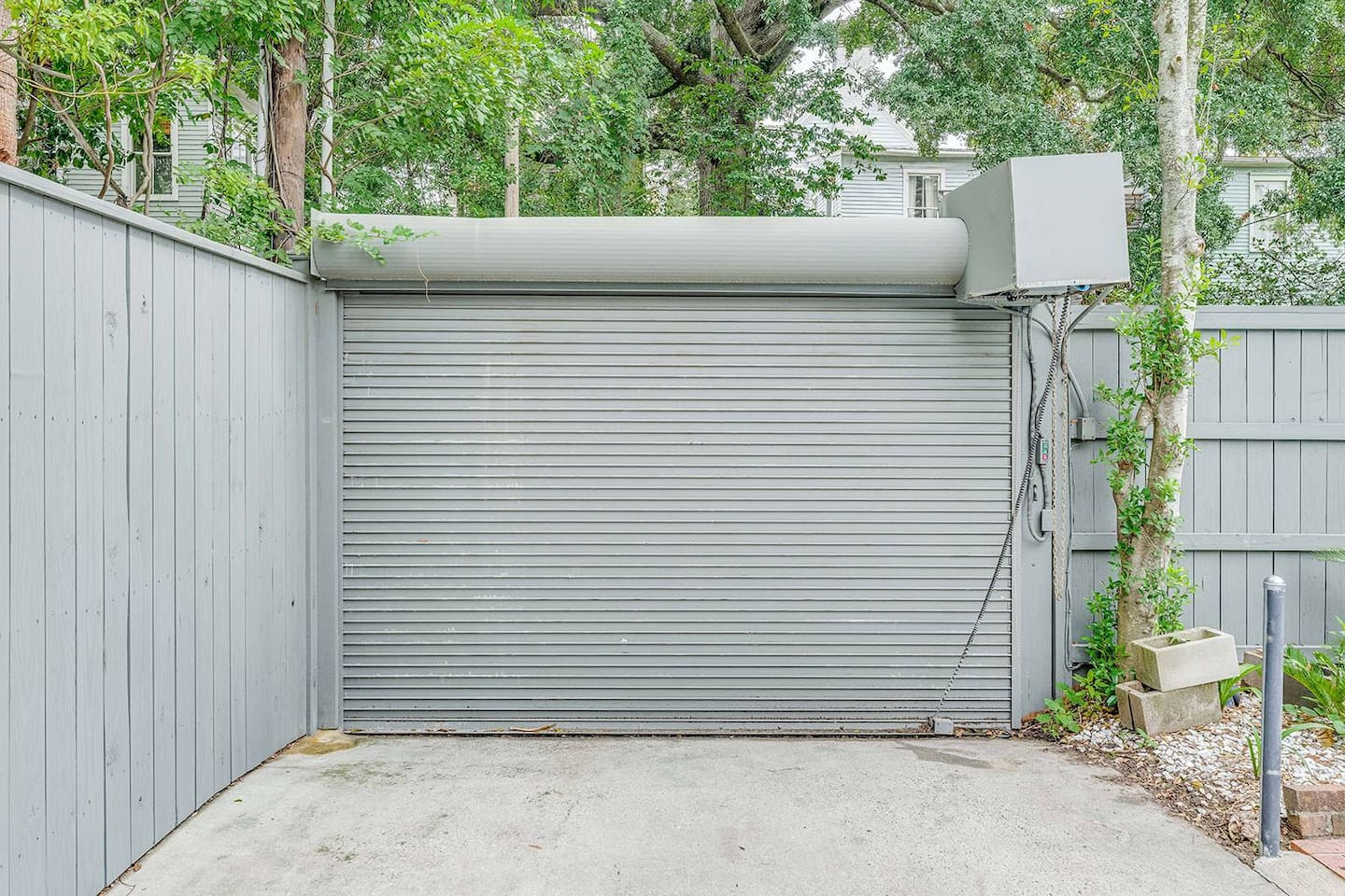 Secured, uncovered parking accessible via the back alley provides added convenience when loading/unloading luggage, family and friends.  Street parking out front is free and quite easy to come by.